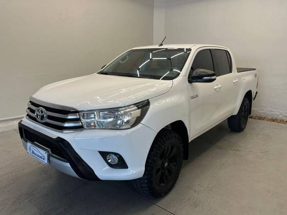 TOYOTA HILUX 2.8 SR 4X4 CD 16V DIESEL 4P AUTOMÁTICO TOYOTA HILUX 2.8 SR 4X4 CD 16V DIESEL 4P AUTOMÁTICO